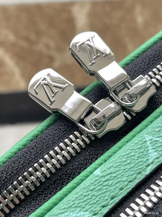 WIS Nano LOUIS VUITTON Alpha-11.0*18.5*6.5CM 0902